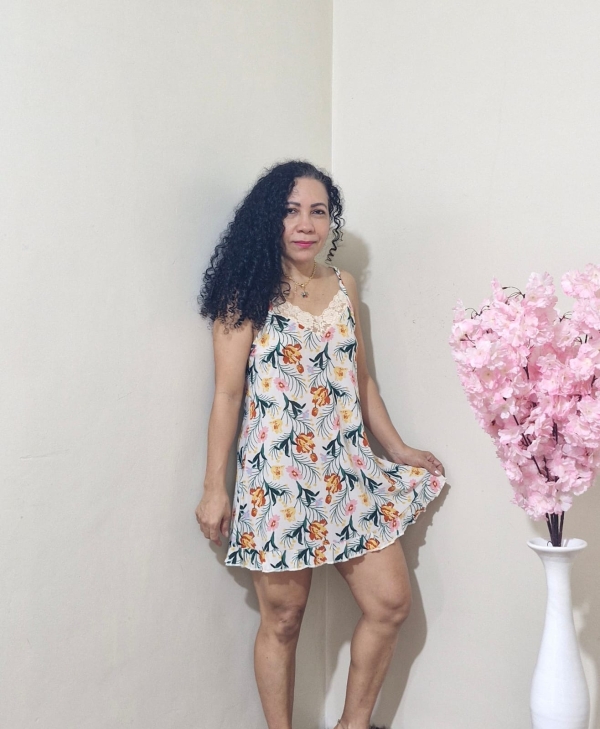 Camisola básica de liganete estampada e detalhes em renda marfim