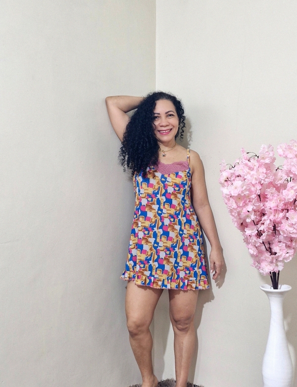 Camisola básica de liganete estampada e detalhes em renda sandia