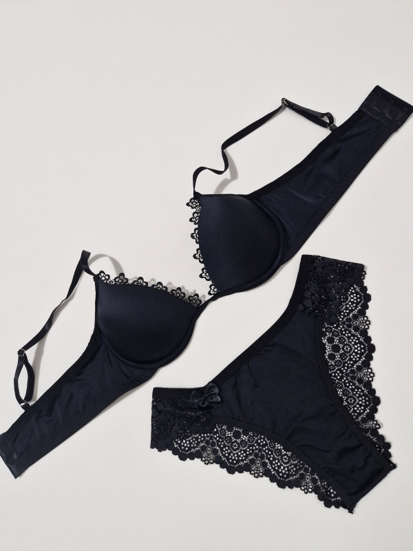 Conjunto de lingerie com detalhes em gripuire