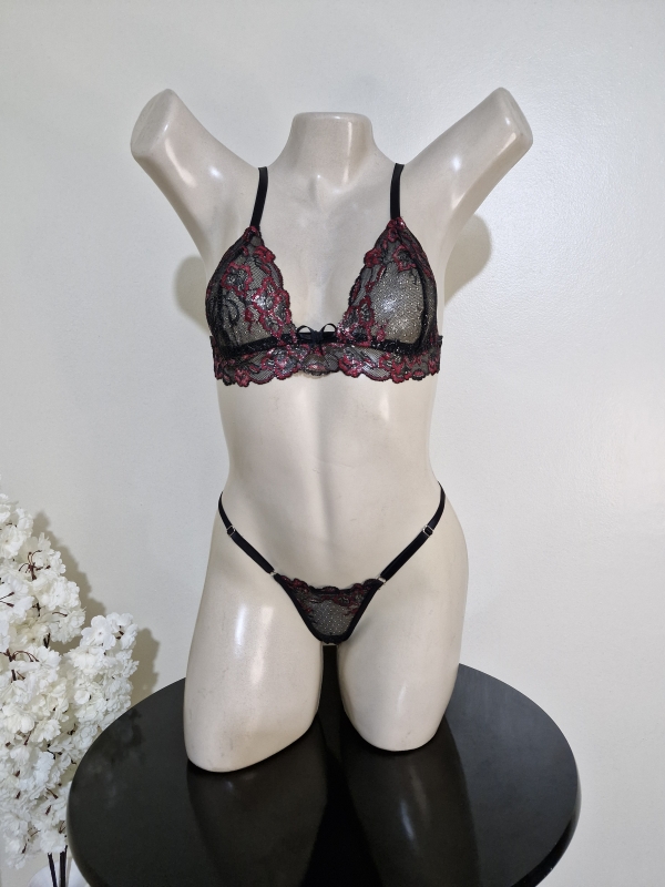 Lingerie sensual em renda bicolor com brilho