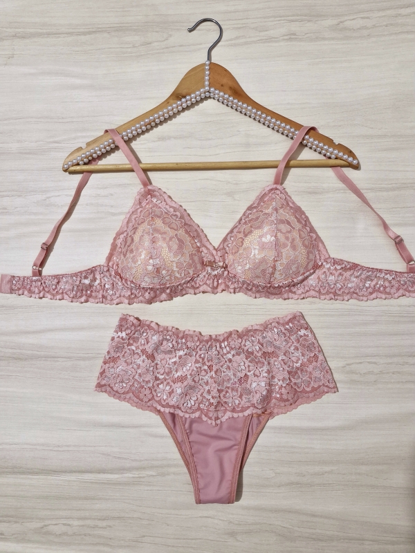 Conjunto bojo triângulo em renda bicolor romance