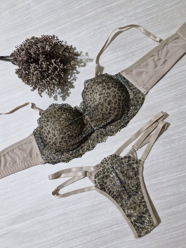 Conjunto de lingerie feminina tigresa