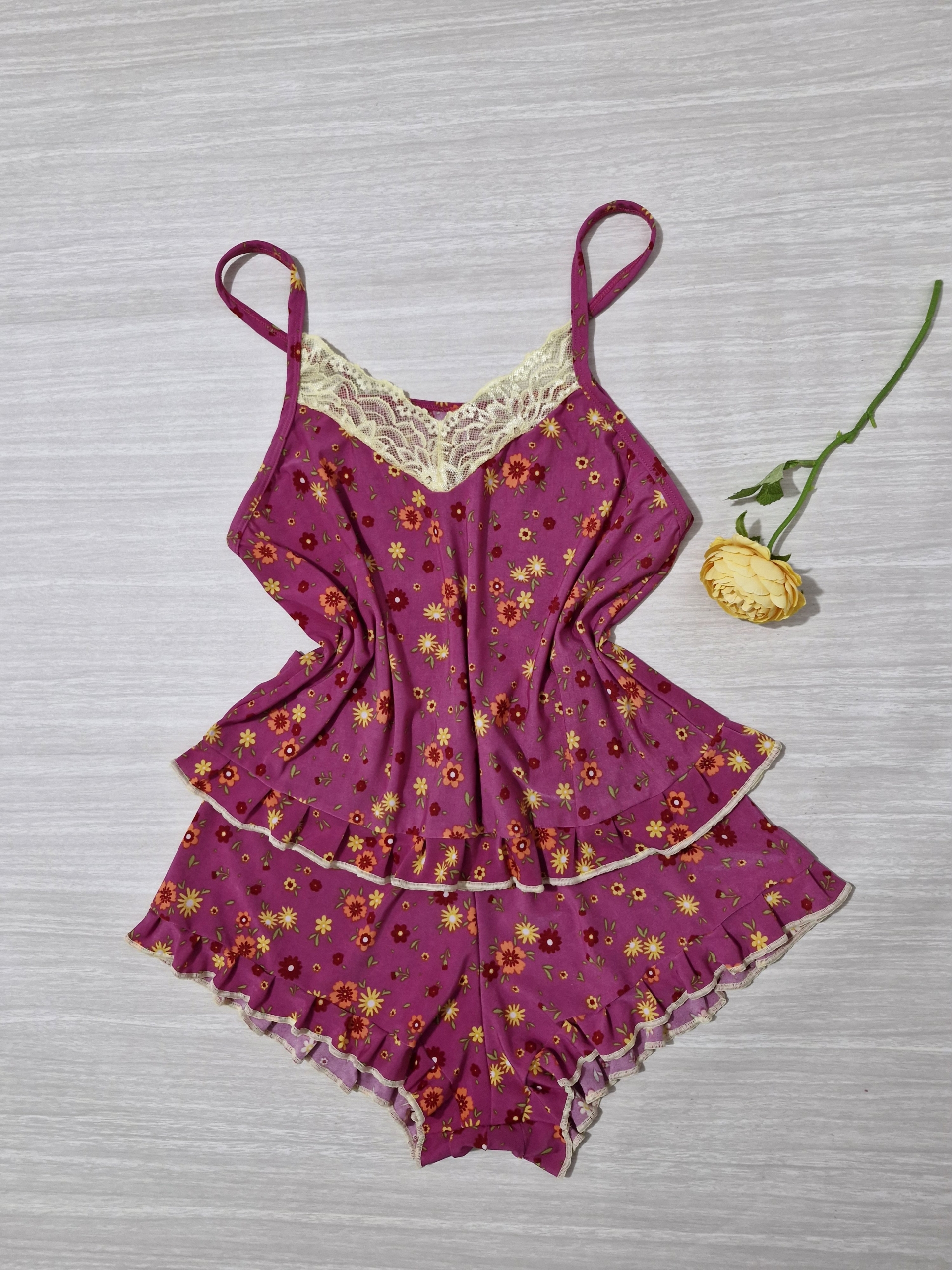Babydoll com babado e decote em renda amarela