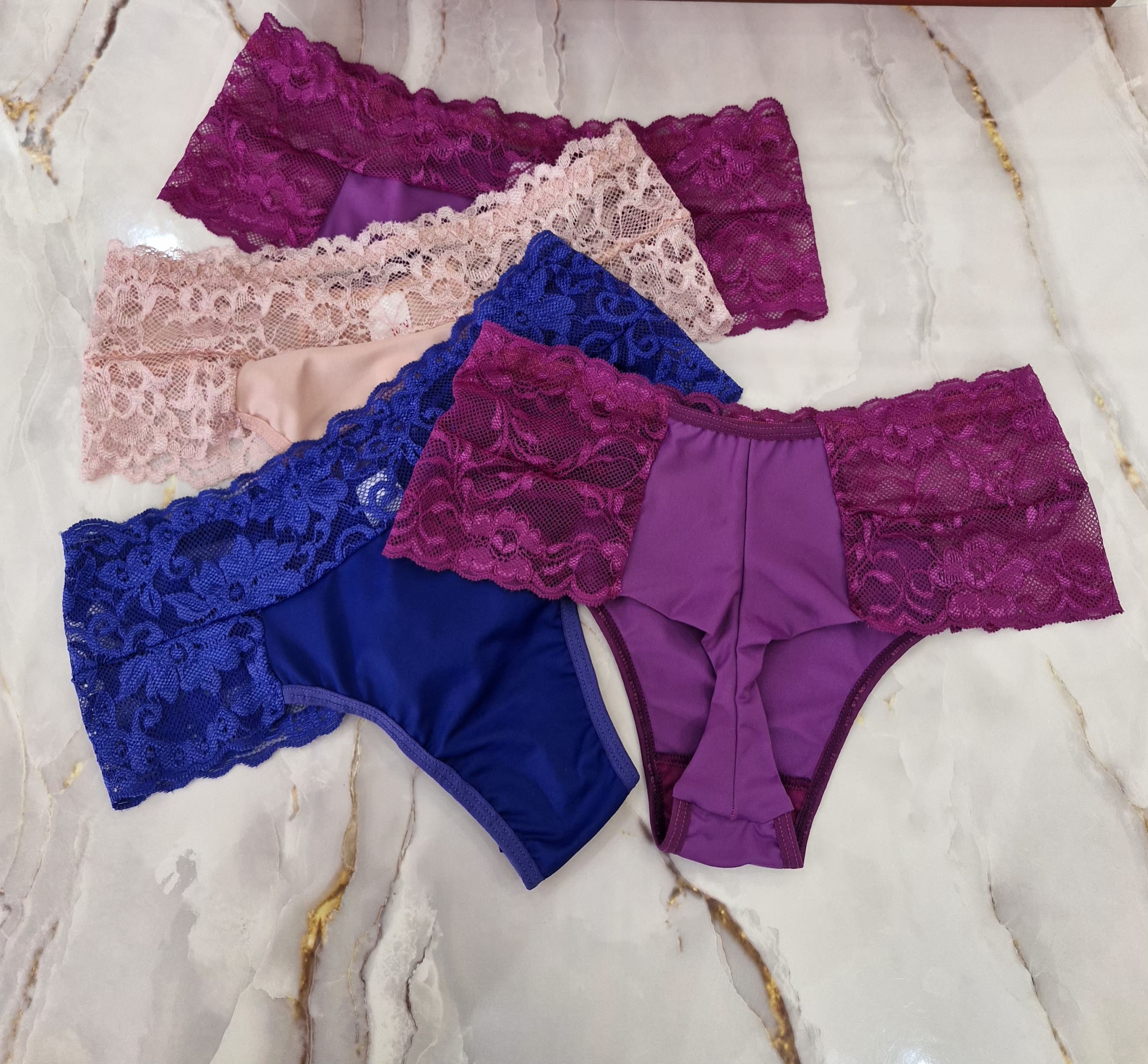 Calcinha fio duplo com laterais e pala em renda