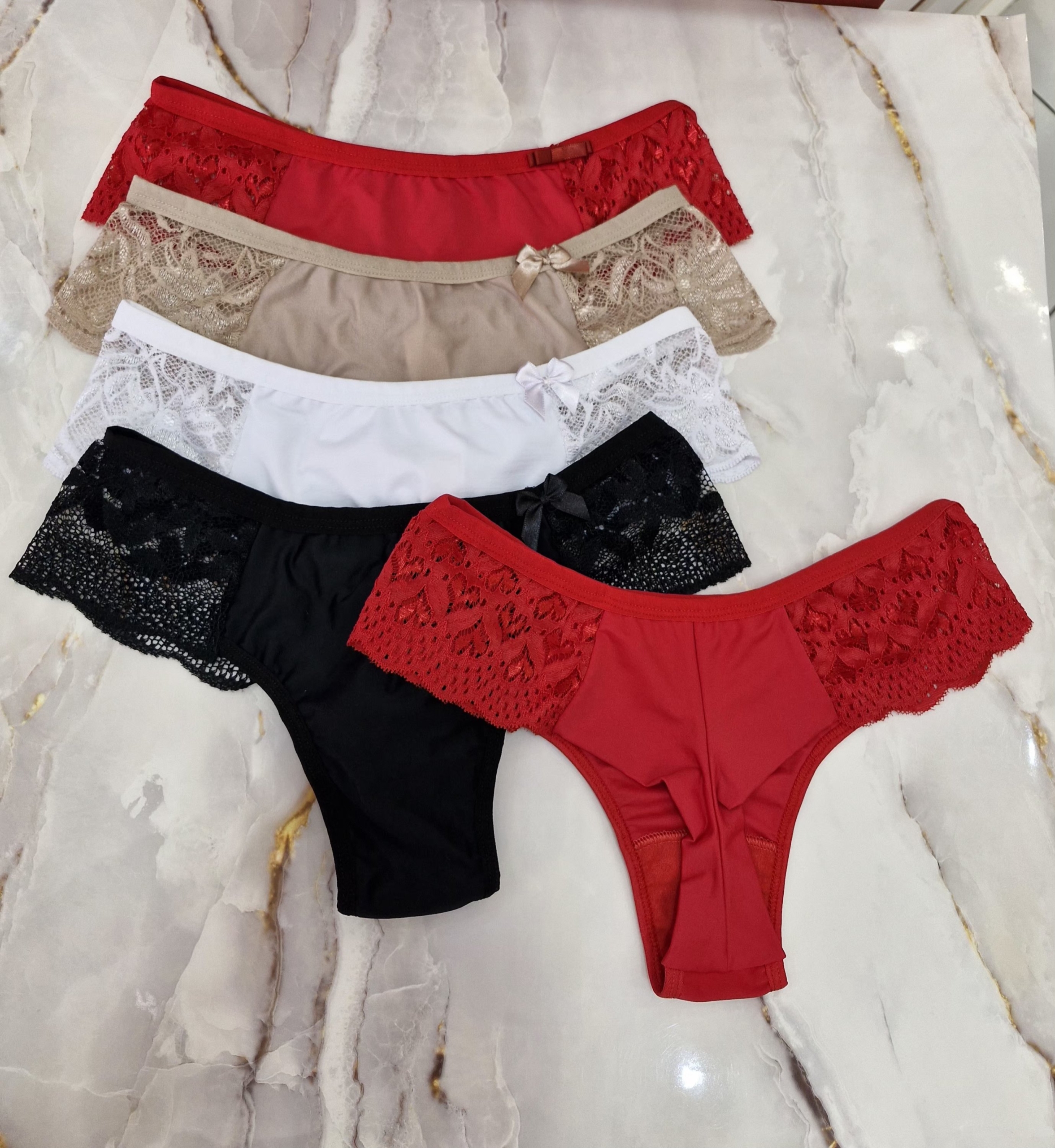 Calcinha fio duplo lateral em renda