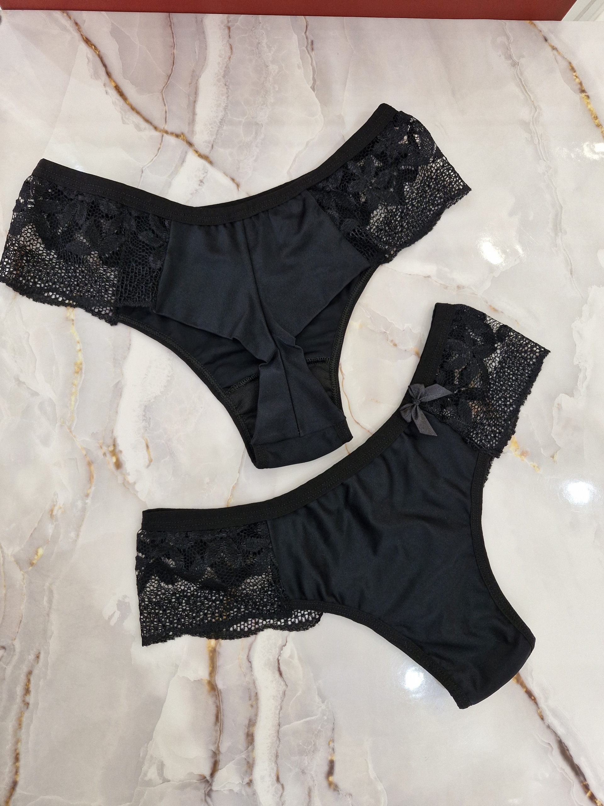 Calcinha fio duplo lateral em renda - Image 3