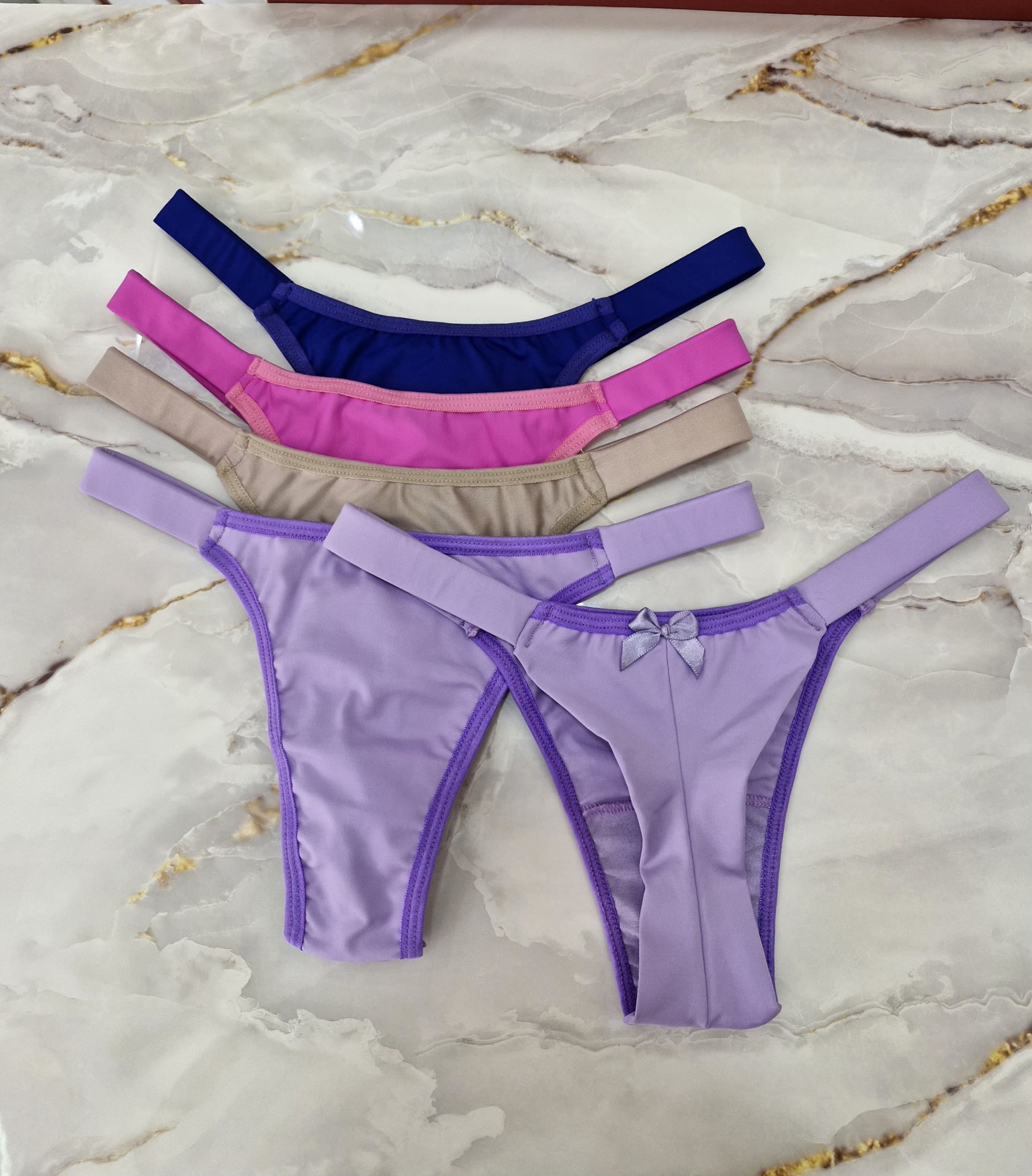 Calcinha modelo biquíni clássico