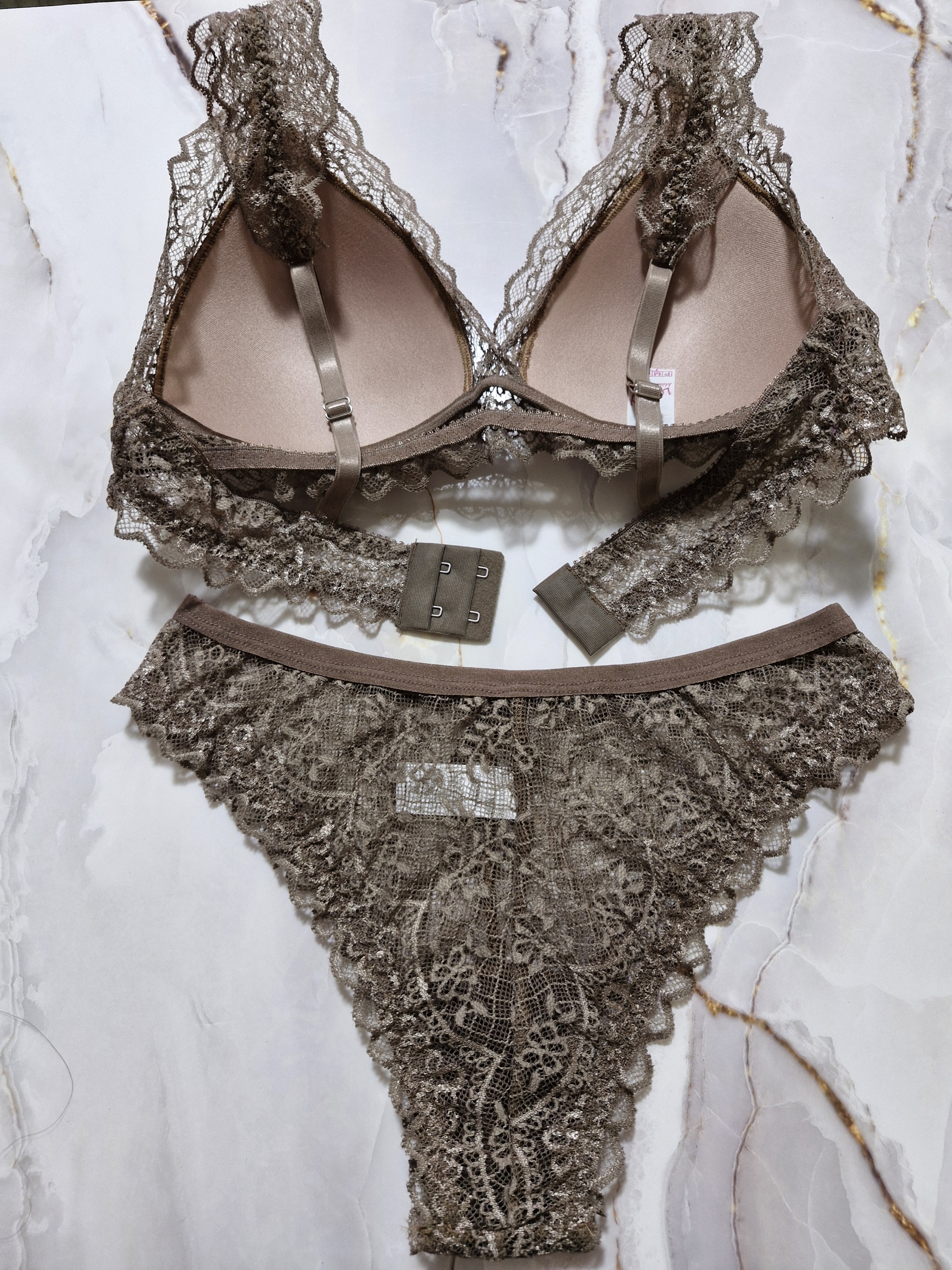 Conjunto de lingerie em renda marrom com soutien de bojo triângulo - Image 2