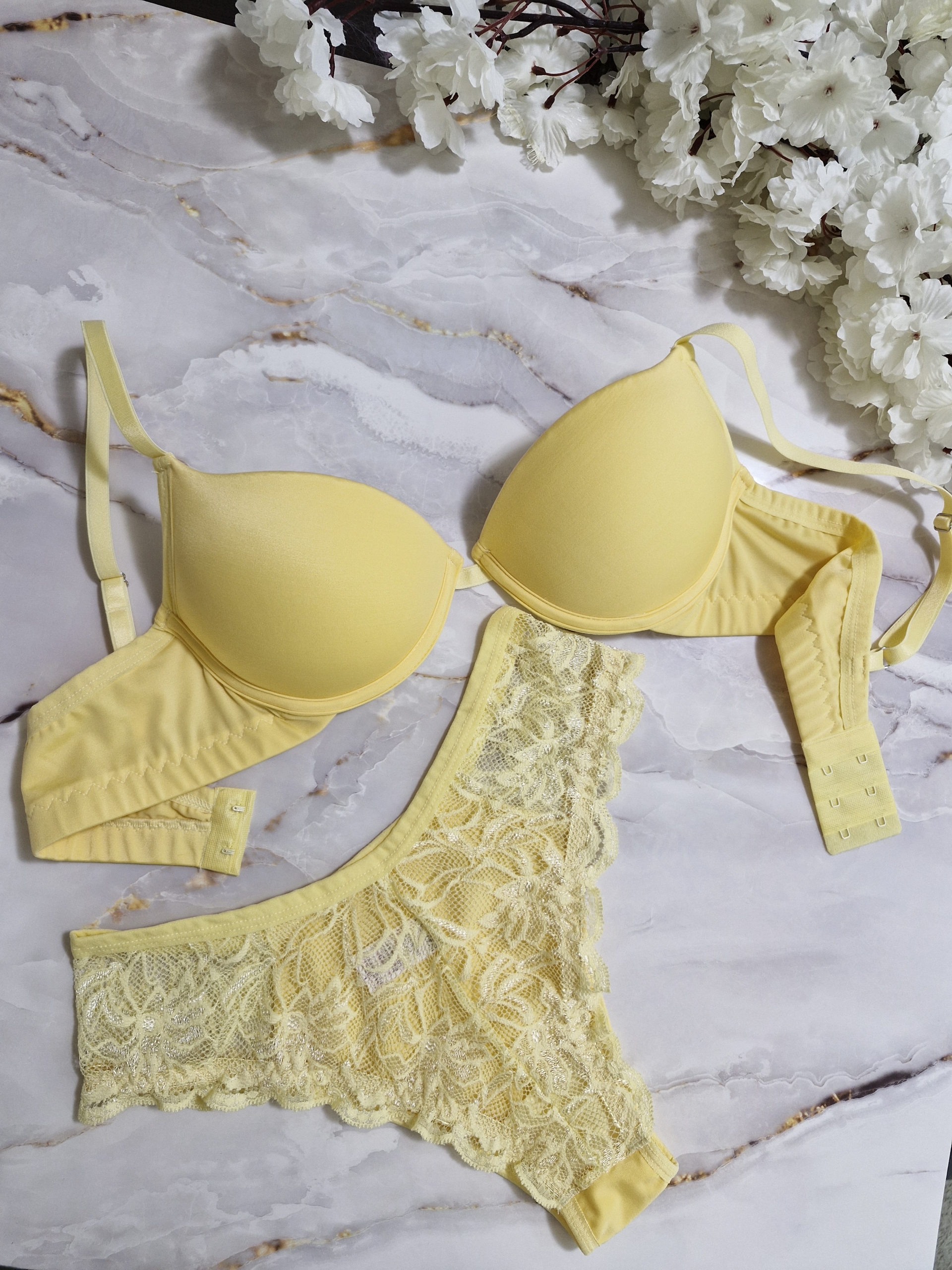 Conjunto de lingerie em microfibra e detalhes em renda - Image 2