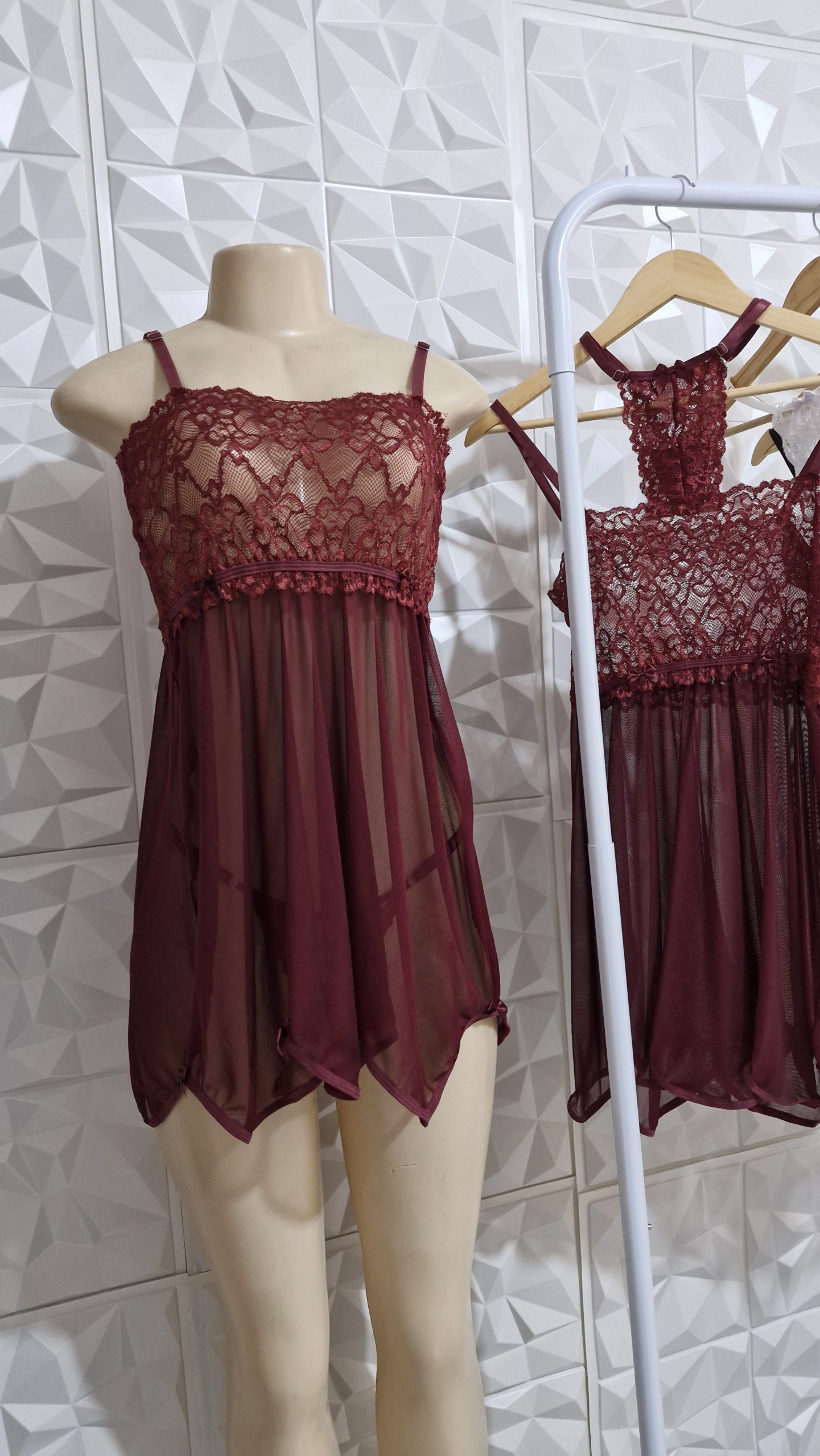 Camisola rubro feita com tule e renda - Image 2