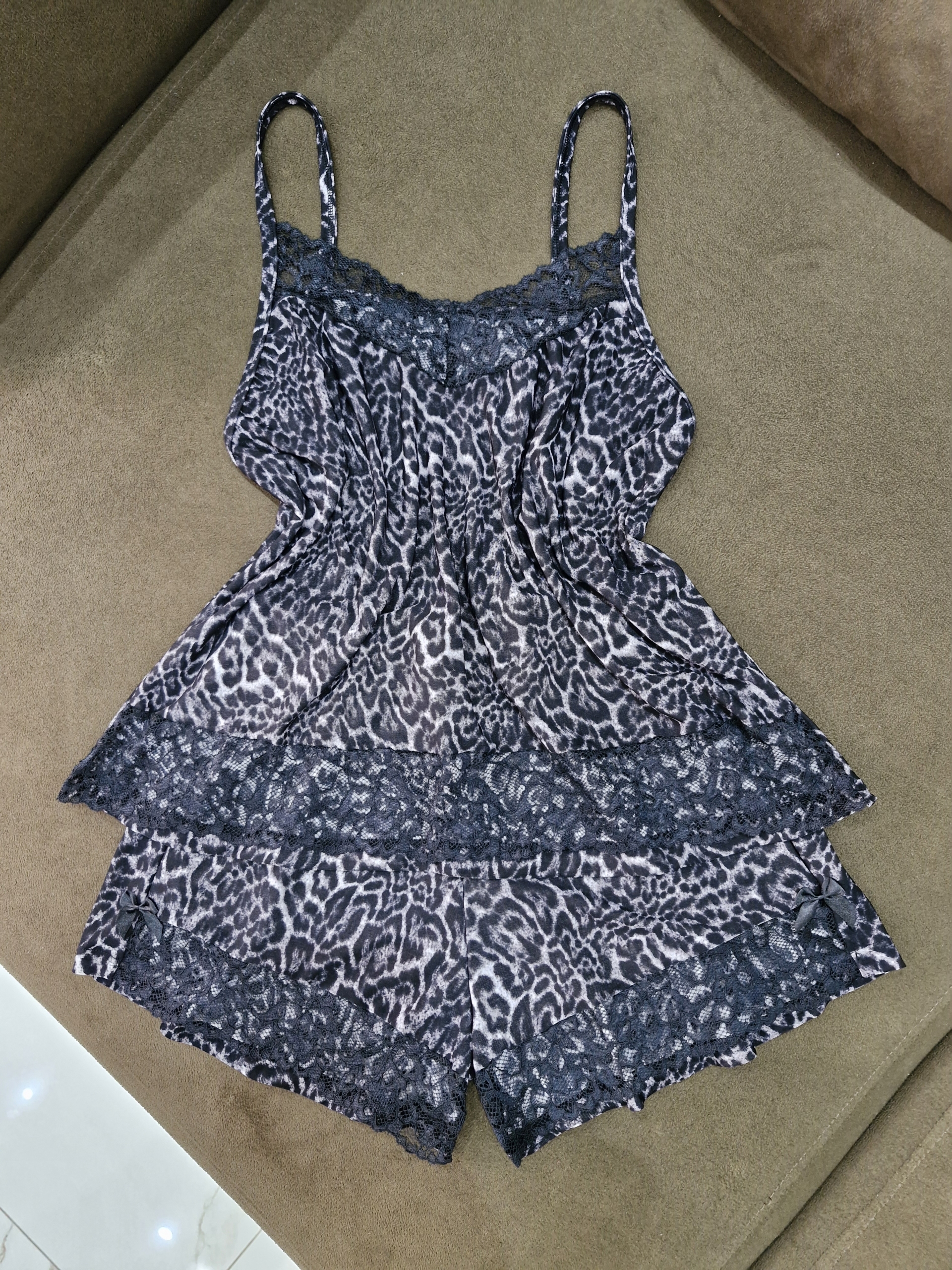 Babydoll em Liganete estampada com decote e barras em renda
