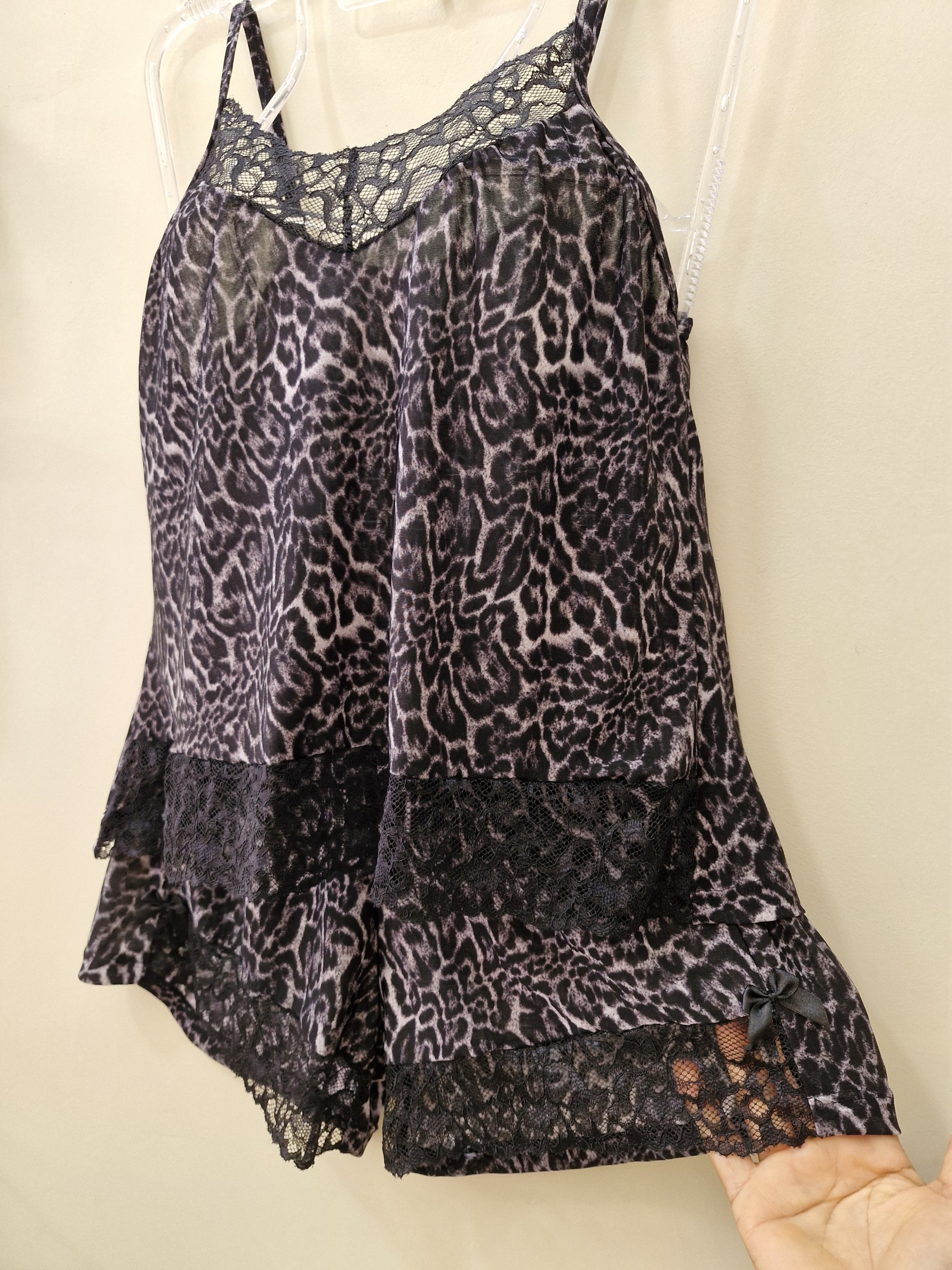 Babydoll em Liganete estampada com decote e barras em renda - Imagem 4