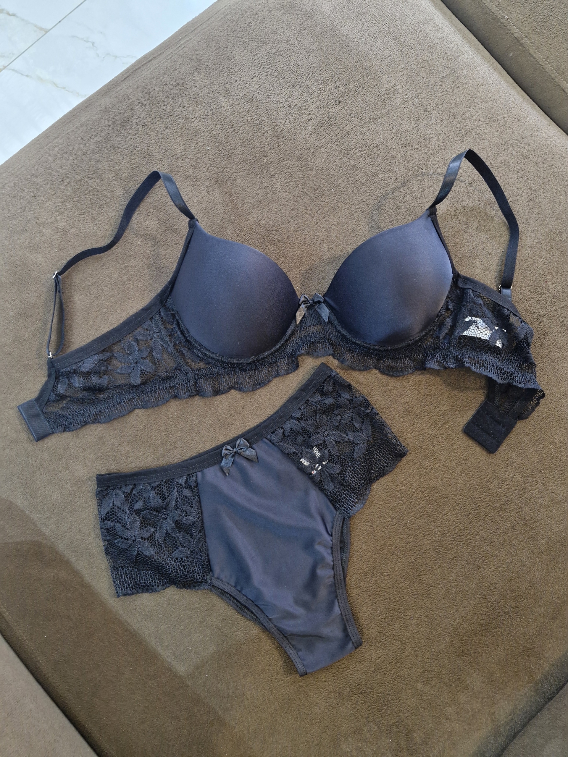 Conjunto de lingerie soutien bojo liso e base de renda - Imagem 3